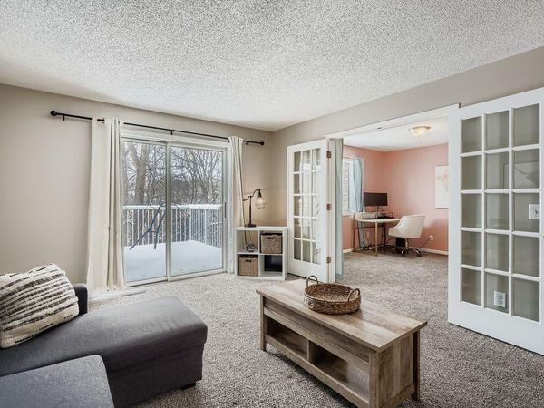 927 Pond View Court , Vadnais Heights, MN 55127