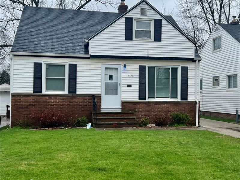 12328 Park Knoll Drive, Garfield Heights, OH 44125 Photo 2