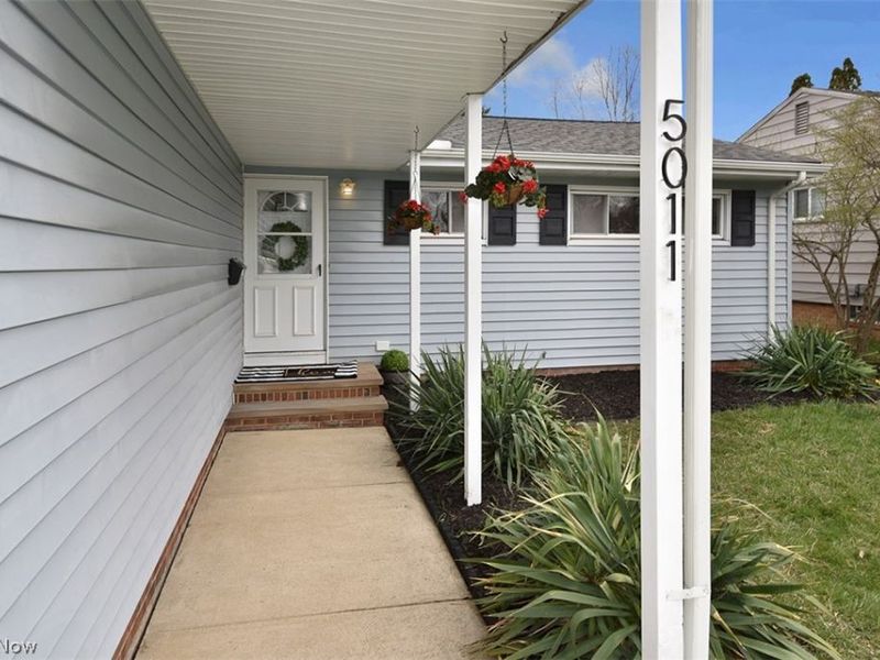 5011 S Sedgewick Road, Lyndhurst, OH 44124 Photo 2