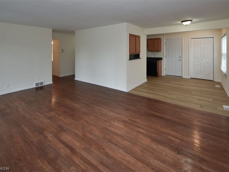 5011 S Sedgewick Road, Lyndhurst, OH 44124 Photo 6