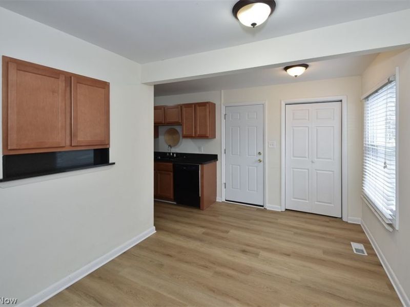 5011 S Sedgewick Road, Lyndhurst, OH 44124 Photo 7