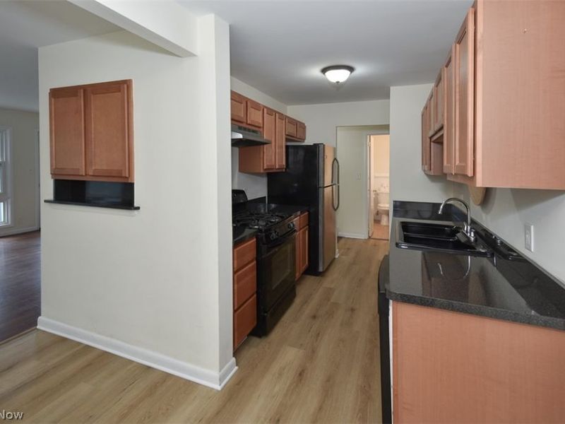 5011 S Sedgewick Road, Lyndhurst, OH 44124 Photo 8