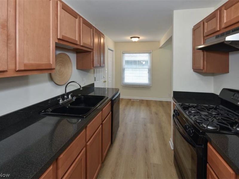 5011 S Sedgewick Road, Lyndhurst, OH 44124 Photo 9