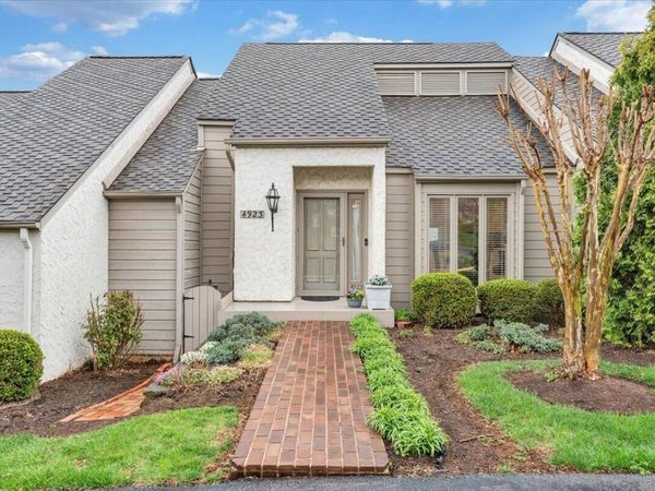 4923 Hunting Hills CT , Roanoke, VA 24018