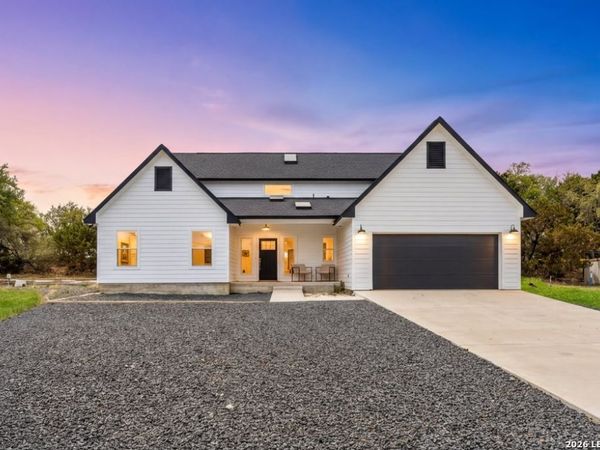 1090 Arcadia Dr, Canyon Lake, TX 78133