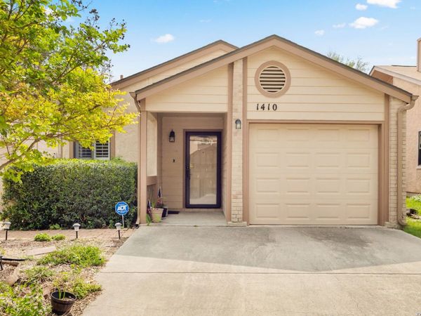 1410 Giselle Ln, San Antonio, TX 78232