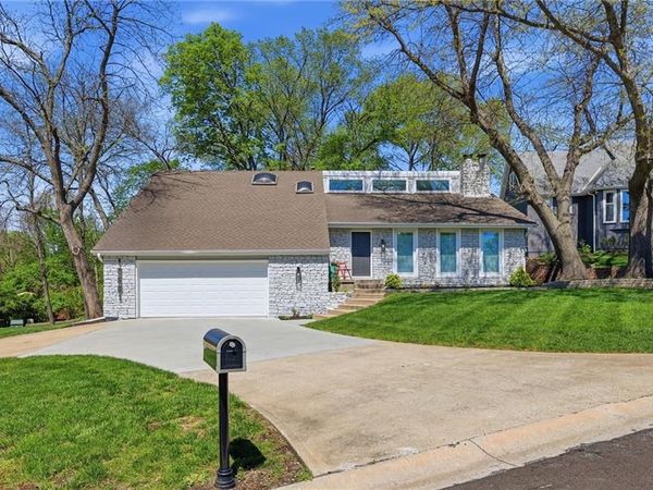 10661 Riggs Drive, Overland Park, KS 66212