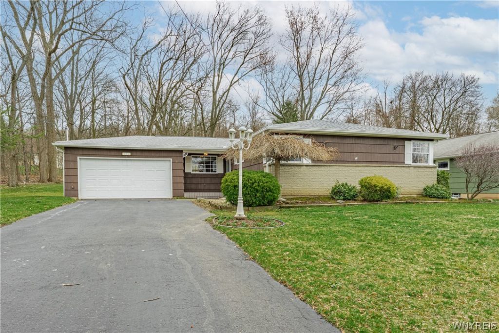 972 Hillside Drive, Lewiston, NY 14092 Main Photo