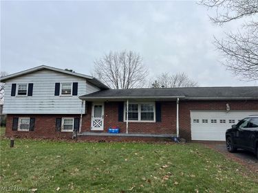 1232 Canyon Street NE, Uniontown, OH 44685