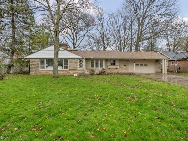 1081 Carver Road, Cleveland Heights, OH 44112
