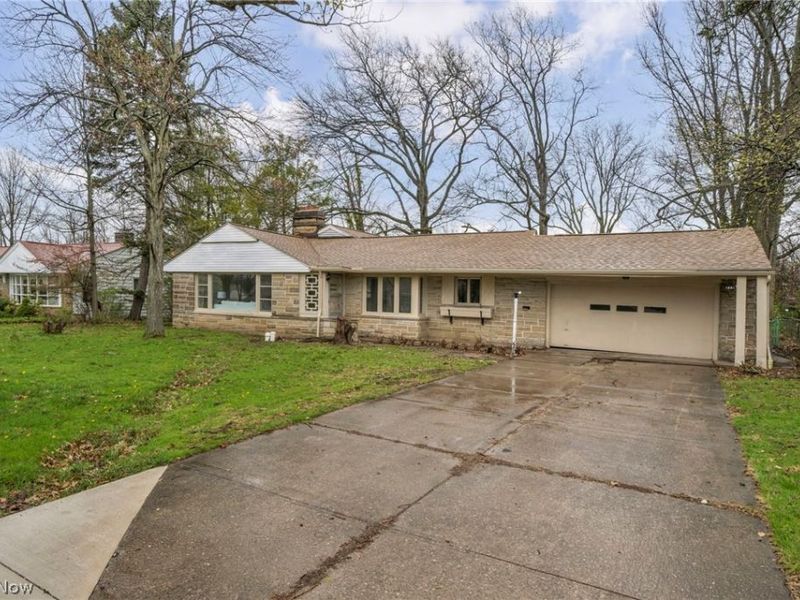 1081 Carver Road, Cleveland Heights, OH 44112 Photo 2
