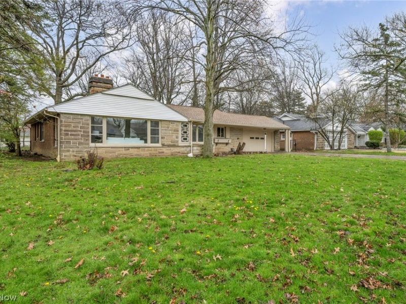 1081 Carver Road, Cleveland Heights, OH 44112 Photo 3