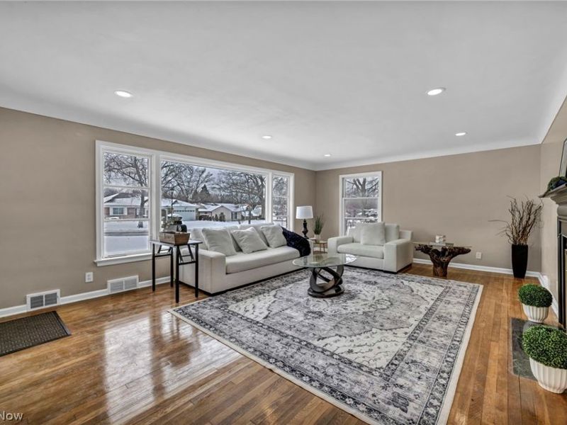 1081 Carver Road, Cleveland Heights, OH 44112 Photo 4