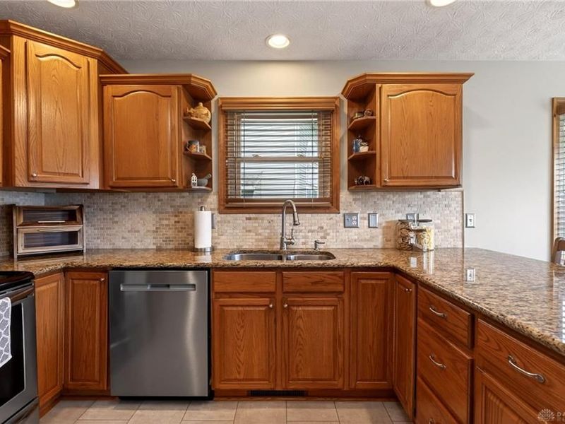 1020 Windpointe Way, Englewood, OH 45322 Photo 12