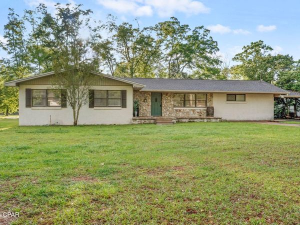 872 1st Street , Chipley, FL 32428