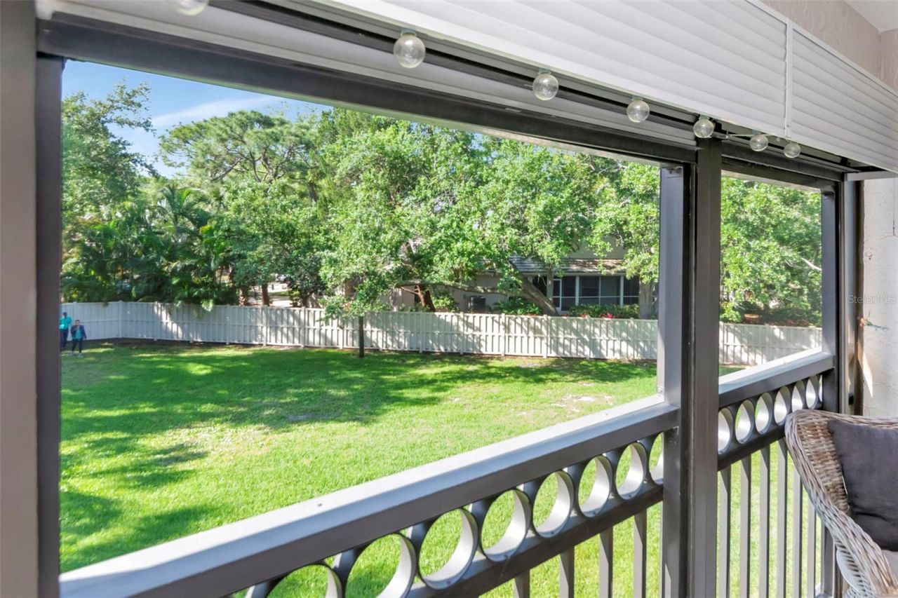 484 Santa Cruz Place Ne, Unit H, Saint Petersburg, FL 33703 Photo