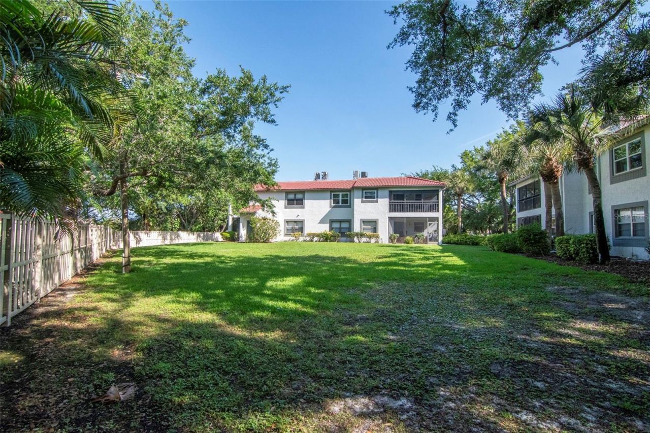 484 Santa Cruz Place Ne, Unit H, Saint Petersburg, FL 33703 Photo