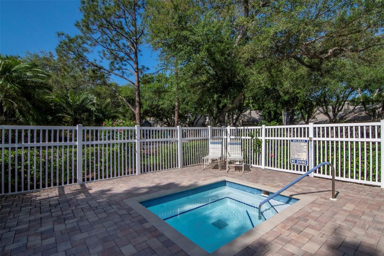 484 Santa Cruz Place Ne, Unit H, Saint Petersburg, FL 33703 Photo