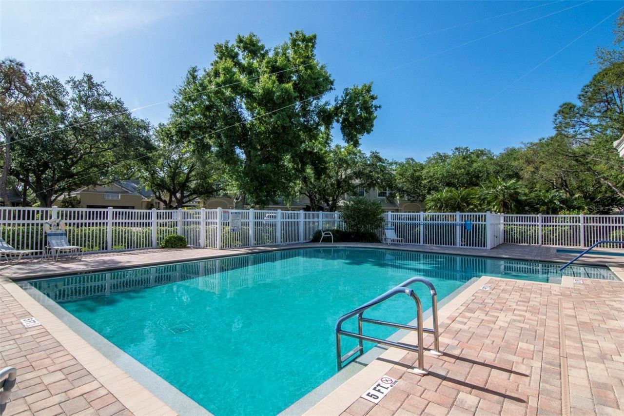 484 Santa Cruz Place Ne, Unit H, Saint Petersburg, FL 33703 Photo