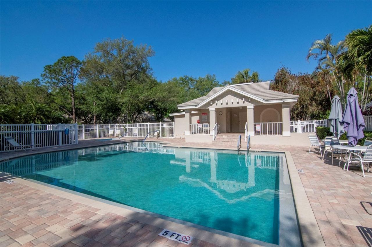 484 Santa Cruz Place Ne, Unit H, Saint Petersburg, FL 33703 Photo