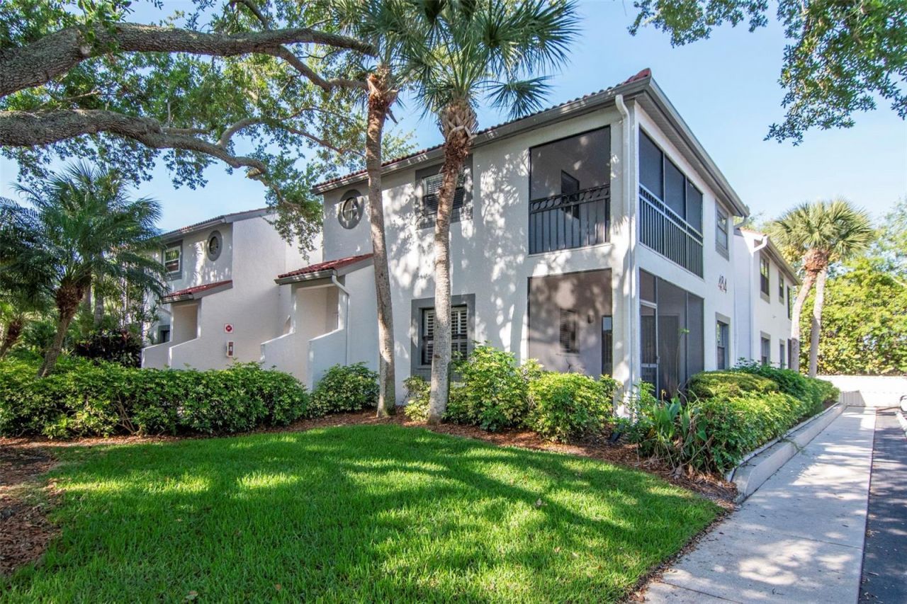 484 Santa Cruz Place Ne, Unit H, Saint Petersburg, FL 33703 Photo