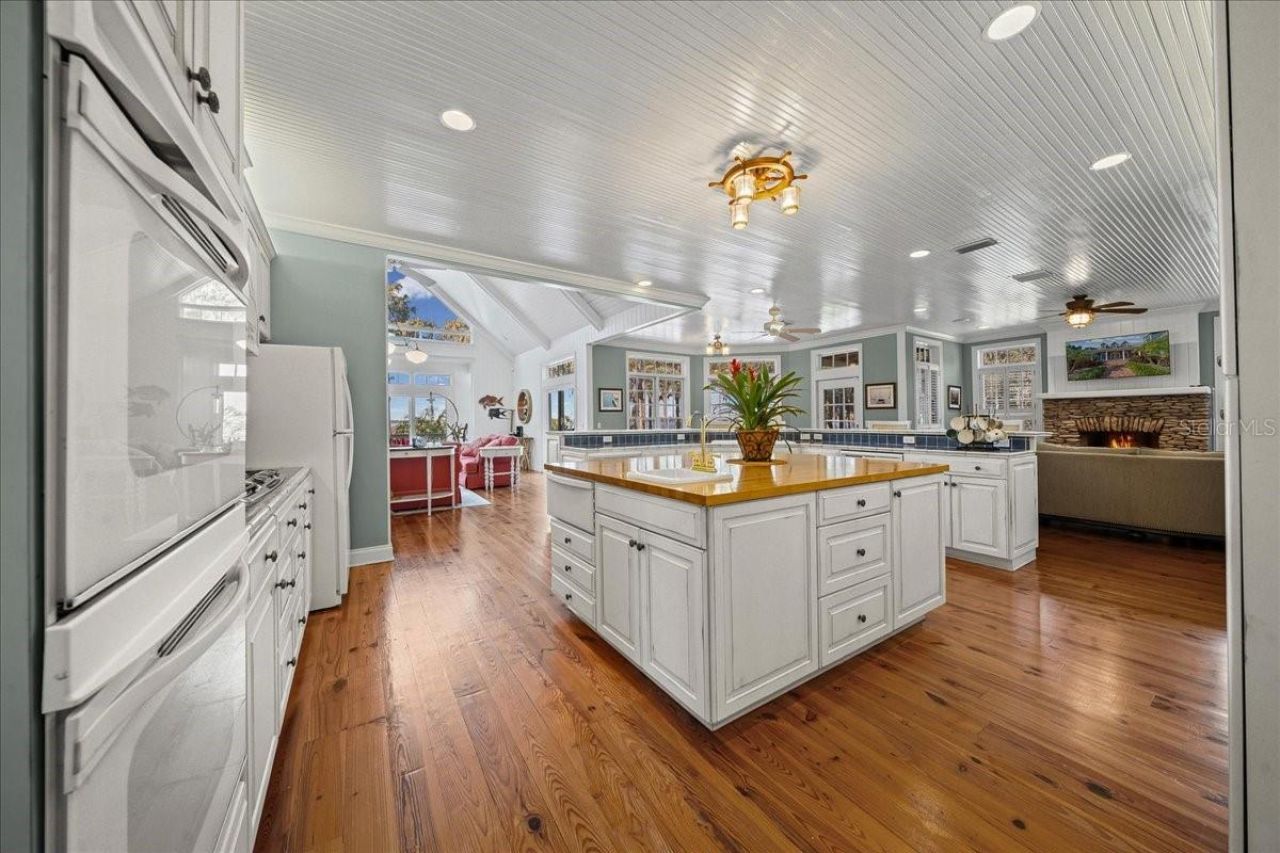 1200 Peninsula Drive, Tavares, FL 32778 Photo