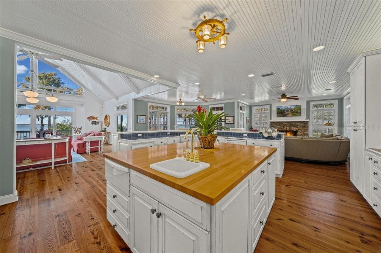 1200 Peninsula Drive, Tavares, FL 32778 Photo