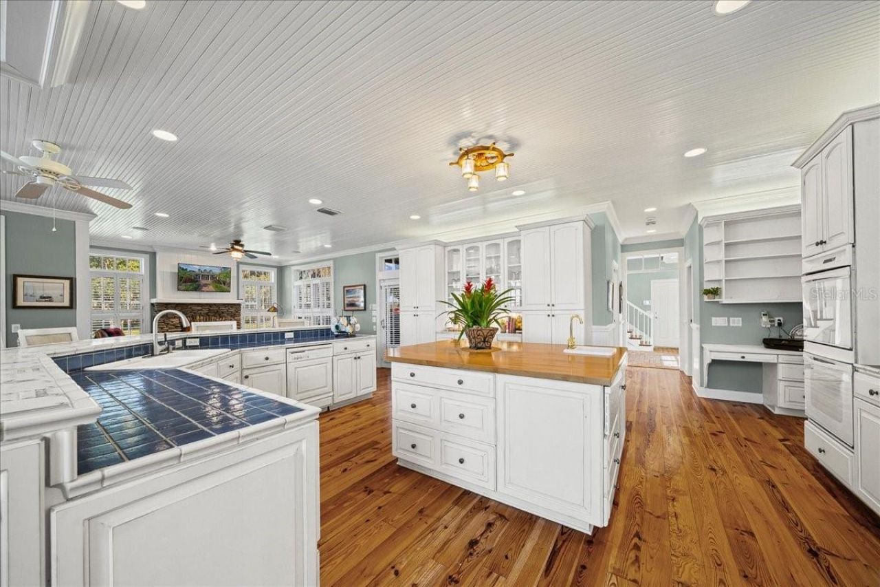 1200 Peninsula Drive, Tavares, FL 32778 Photo