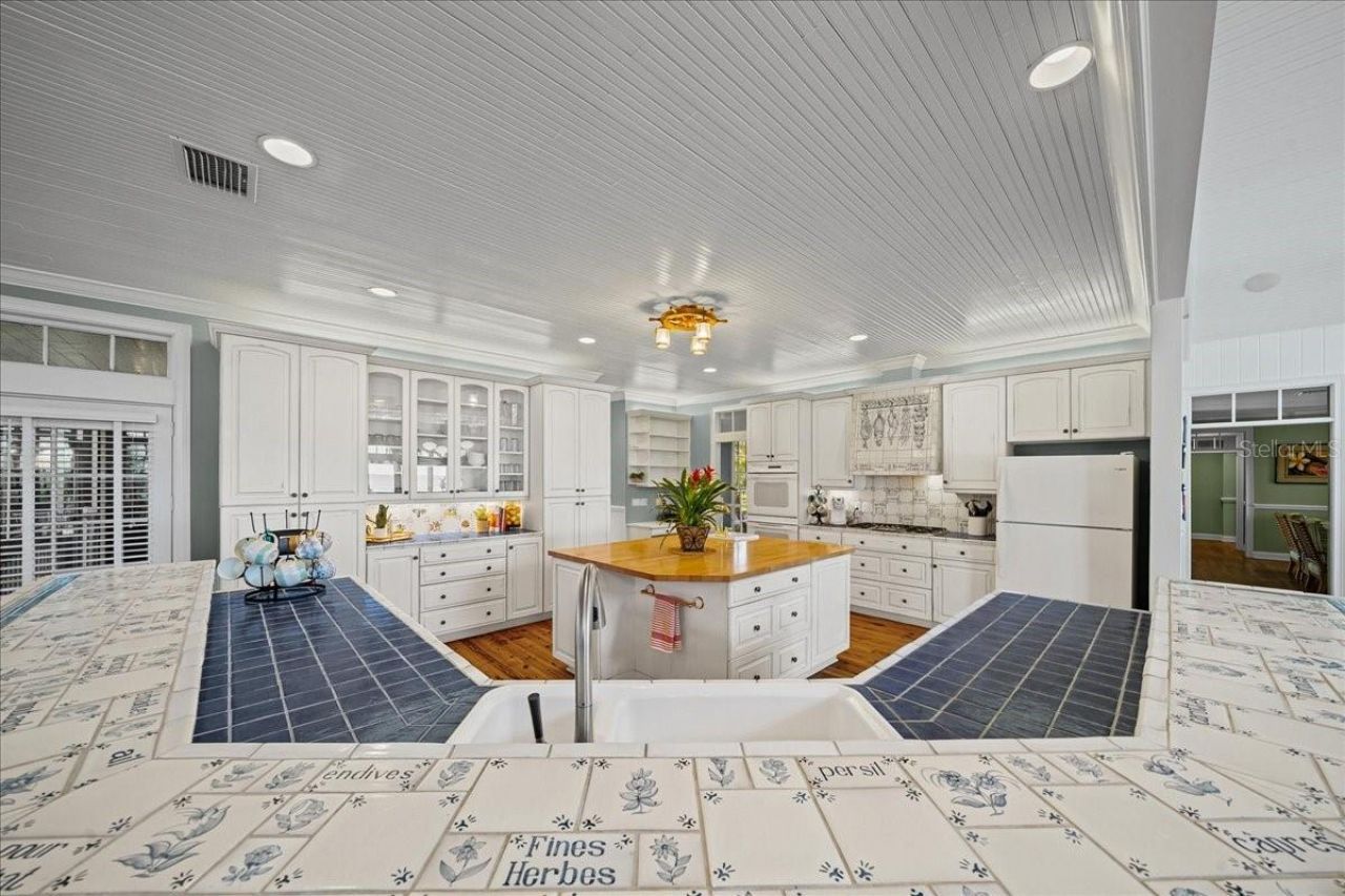 1200 Peninsula Drive, Tavares, FL 32778 Photo