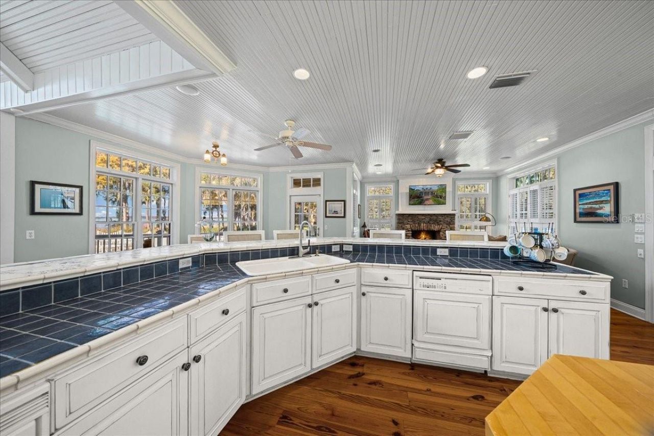 1200 Peninsula Drive, Tavares, FL 32778 Photo