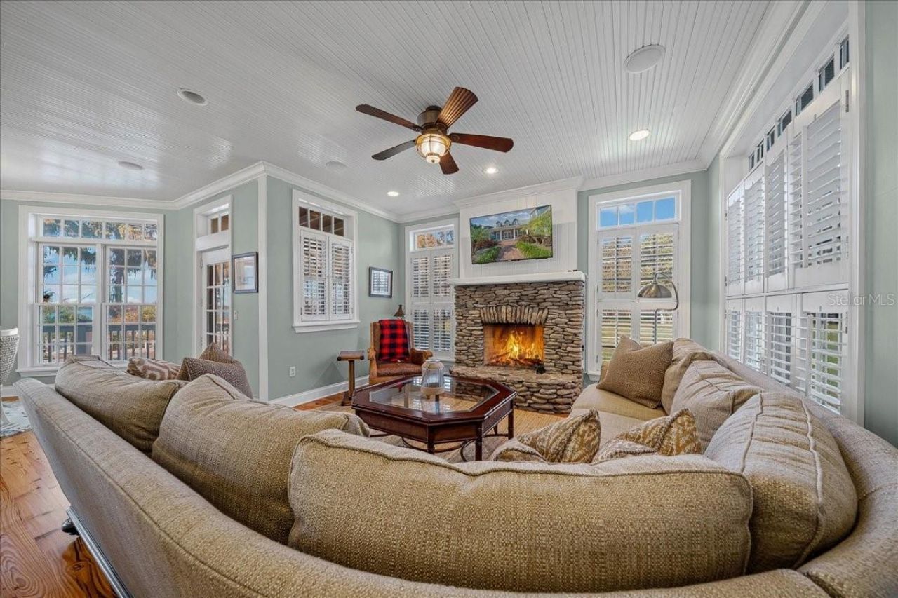 1200 Peninsula Drive, Tavares, FL 32778 Photo