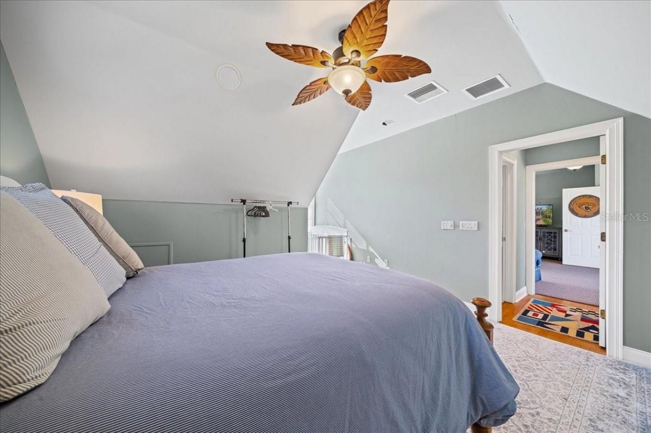 1200 Peninsula Drive, Tavares, FL 32778 Photo