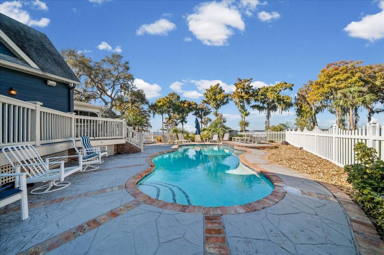 1200 Peninsula Drive, Tavares, FL 32778 Photo