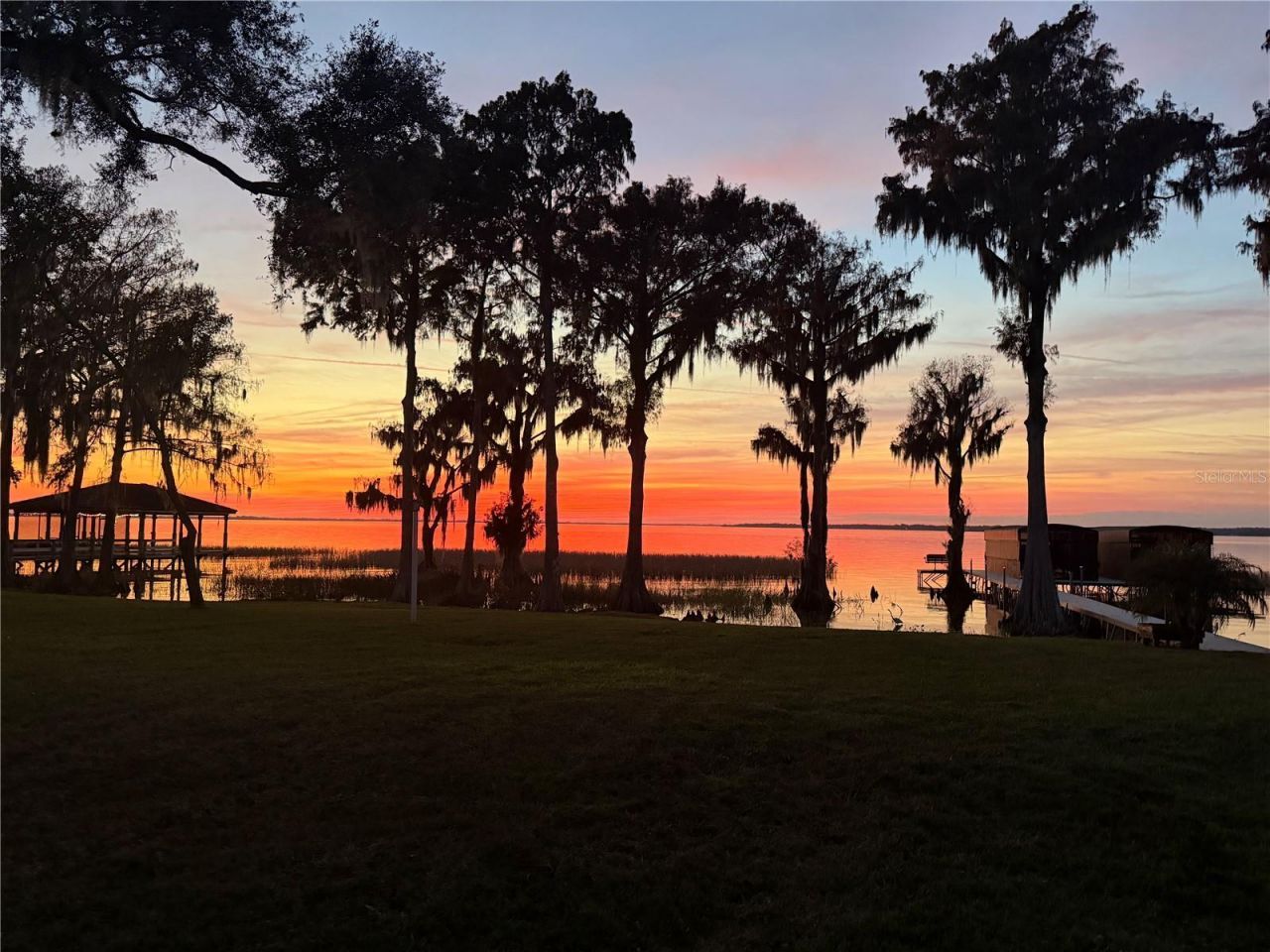 1200 Peninsula Drive, Tavares, FL 32778 Photo