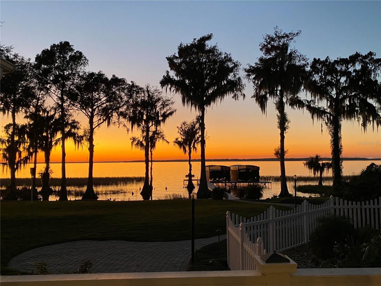 1200 Peninsula Drive, Tavares, FL 32778 Photo