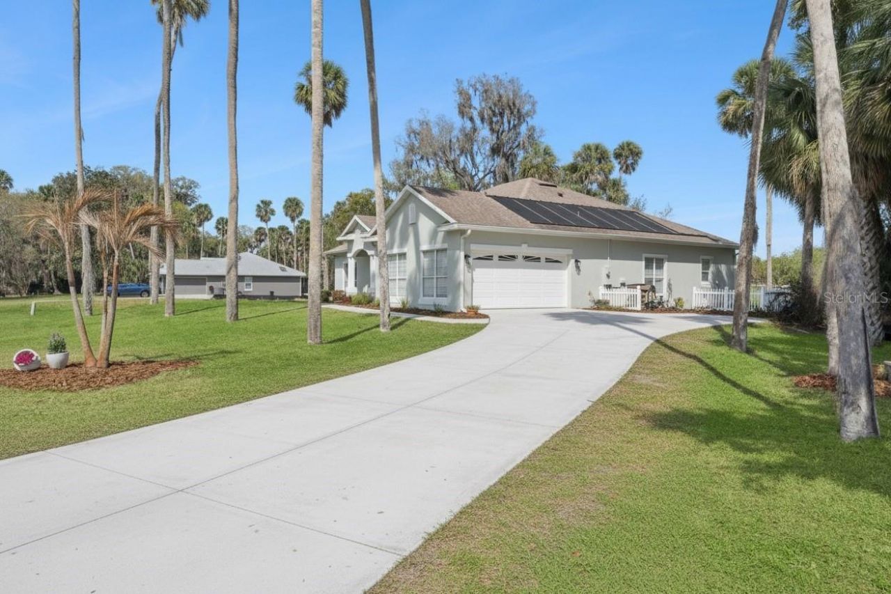 16805 Beauclaire Court, Tavares, FL 32778 Photo