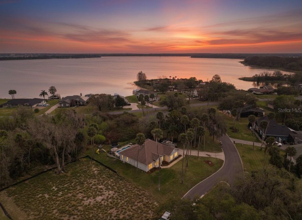 16805 Beauclaire Court, Tavares, FL 32778 Photo