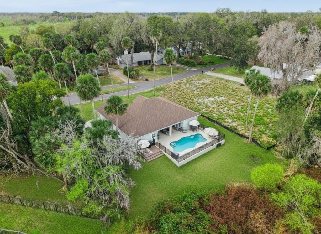 16805 Beauclaire Court, Tavares, FL 32778 Photo