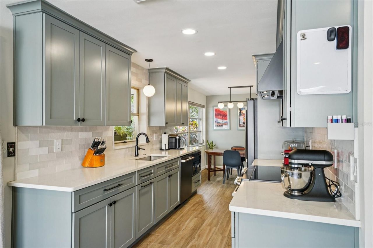 11469 Imperial Grove Drive E, Largo, FL 33774 Photo