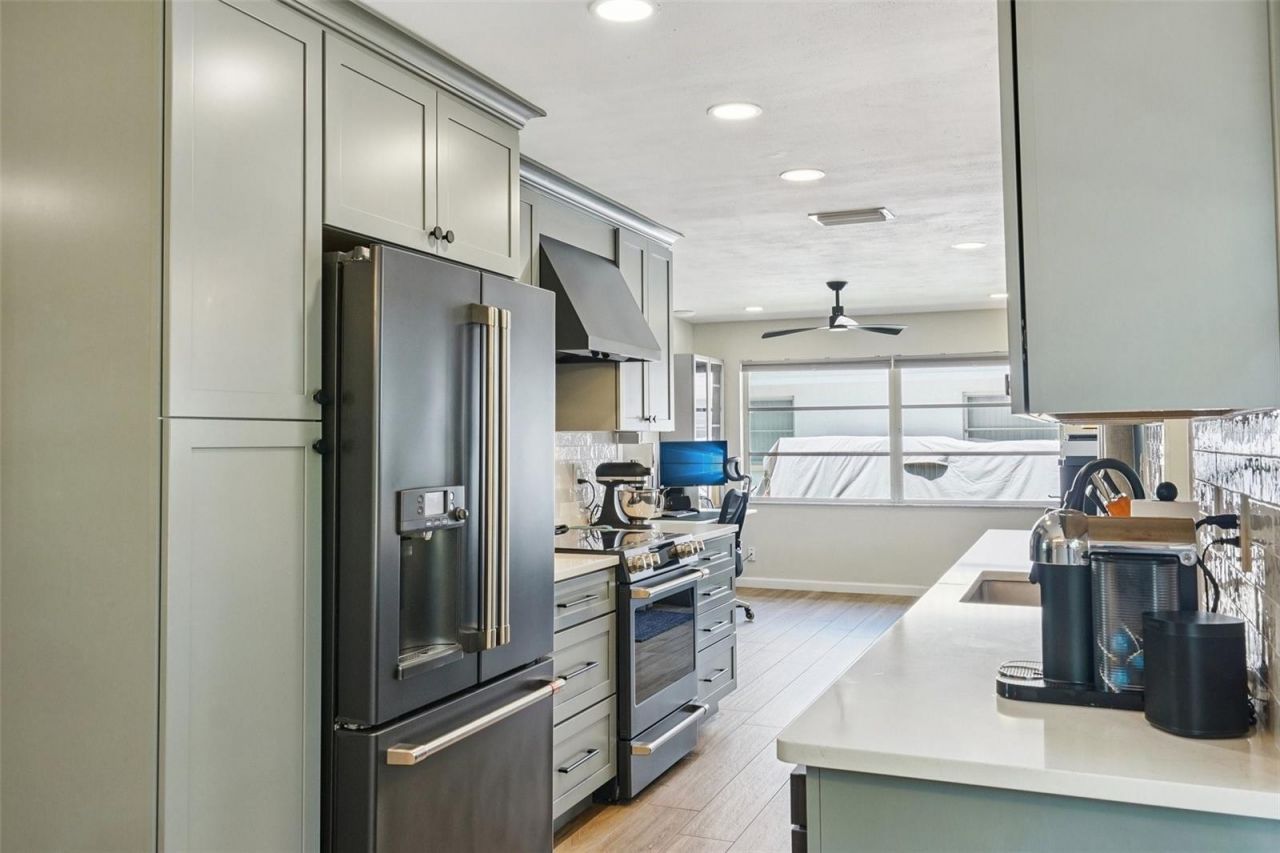 11469 Imperial Grove Drive E, Largo, FL 33774 Photo