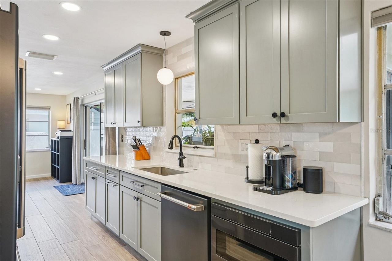 11469 Imperial Grove Drive E, Largo, FL 33774 Photo