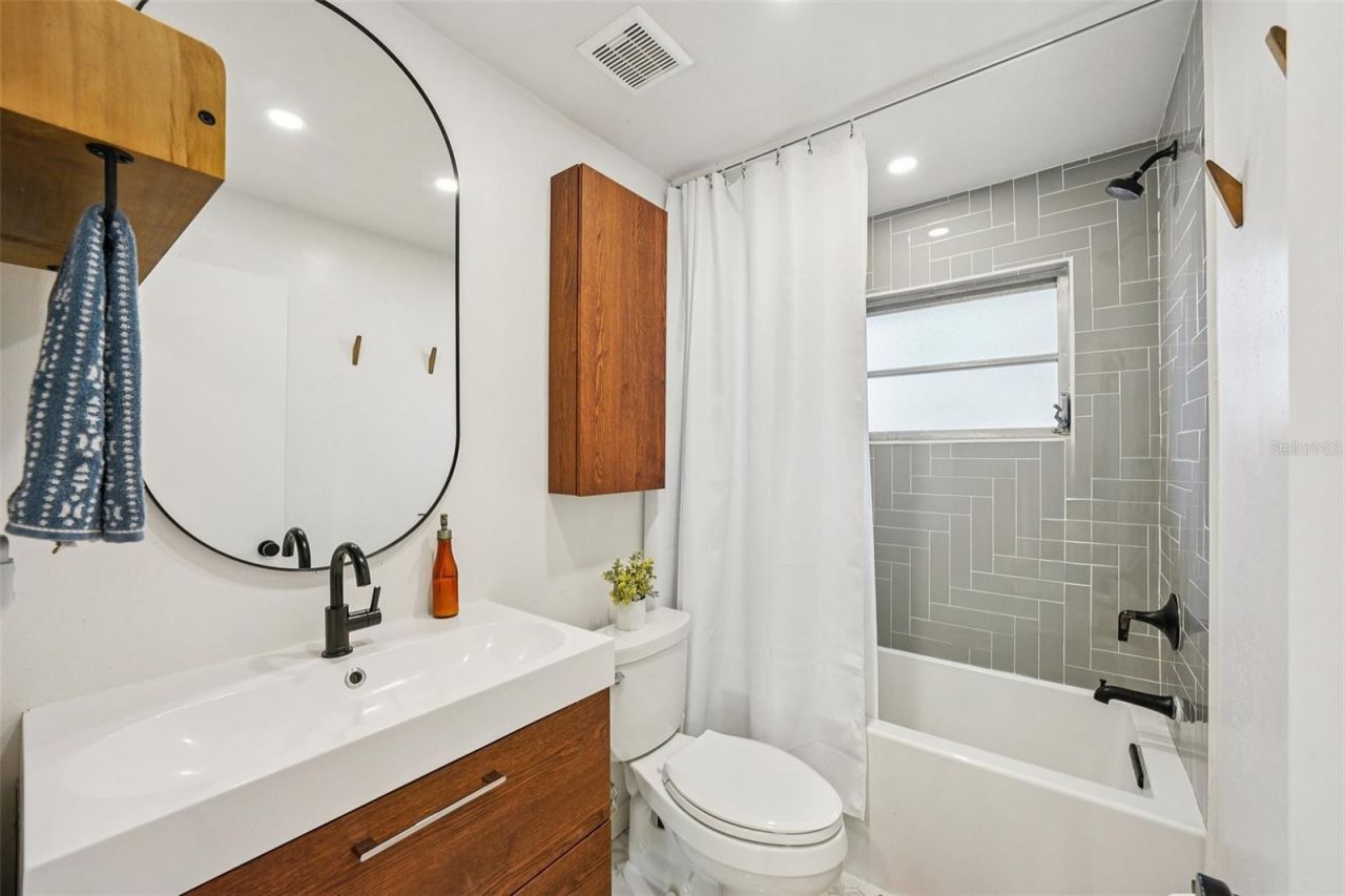 11469 Imperial Grove Drive E, Largo, FL 33774 Photo