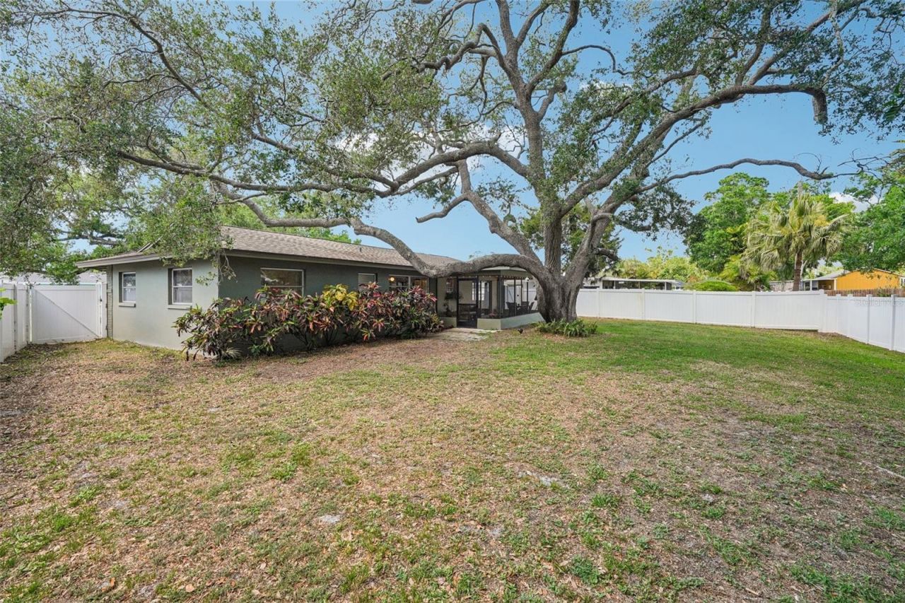 11469 Imperial Grove Drive E, Largo, FL 33774 Photo