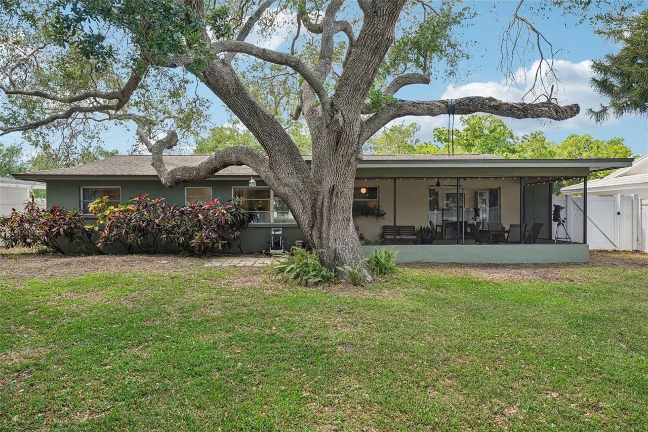 11469 Imperial Grove Drive E, Largo, FL 33774 Photo