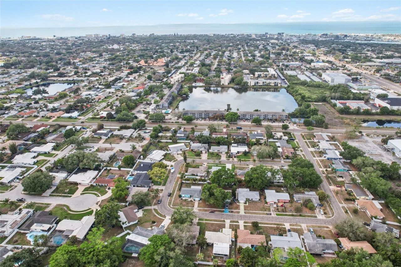 11469 Imperial Grove Drive E, Largo, FL 33774 Photo