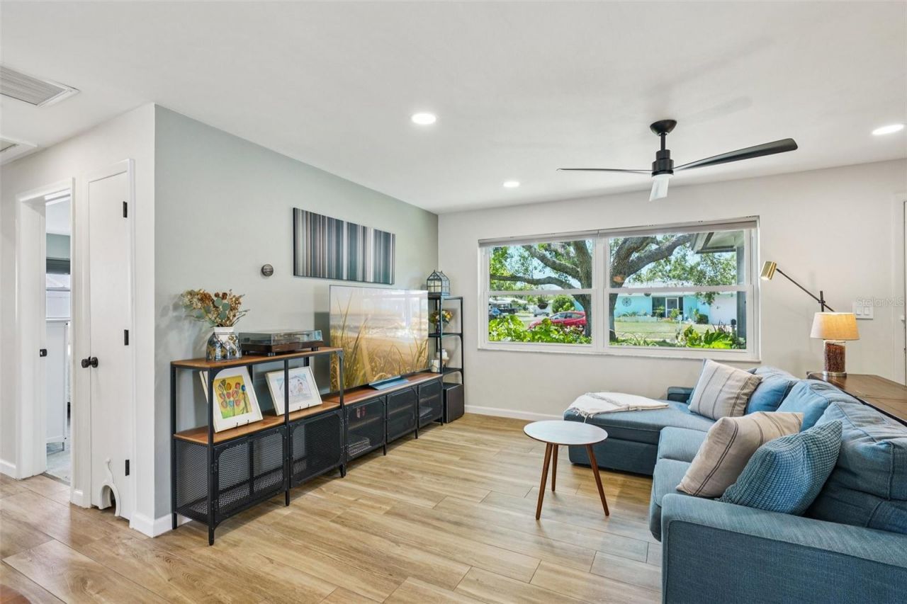 11469 Imperial Grove Drive E, Largo, FL 33774 Photo