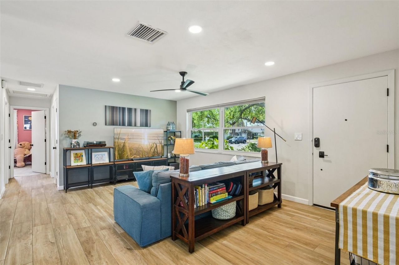 11469 Imperial Grove Drive E, Largo, FL 33774 Photo