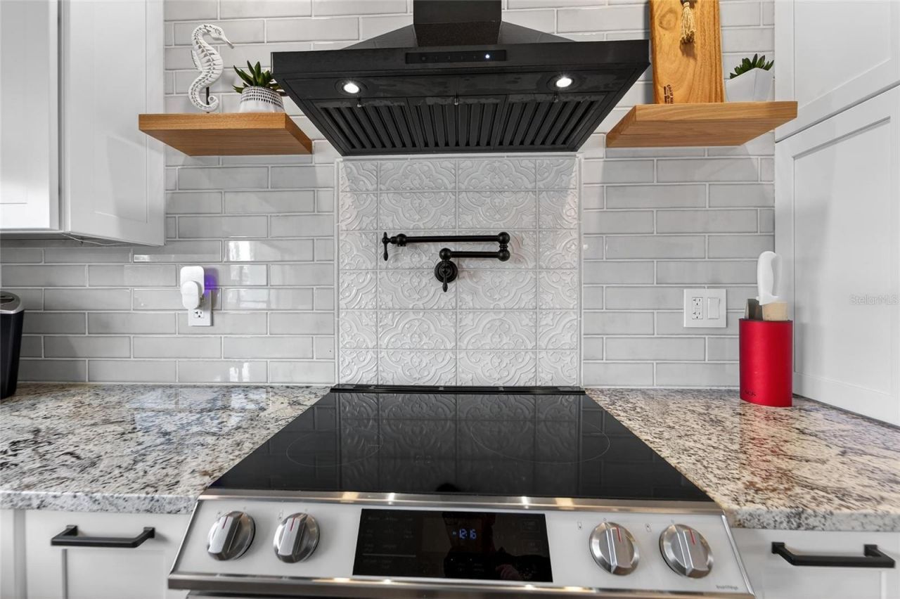 2 79th Street S, Saint Petersburg, FL 33707 Photo