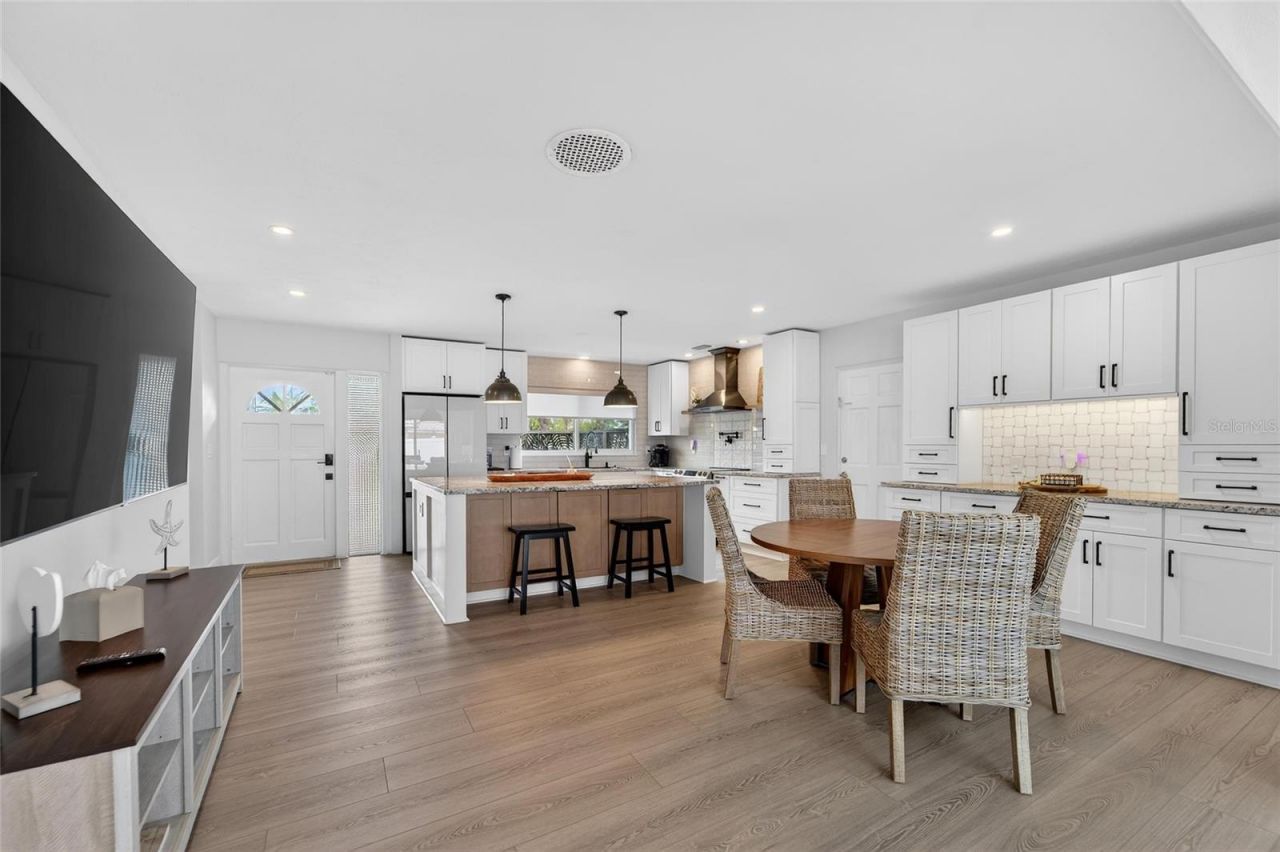 2 79th Street S, Saint Petersburg, FL 33707 Photo