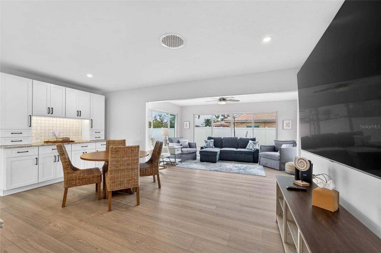 2 79th Street S, Saint Petersburg, FL 33707 Photo